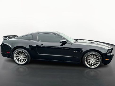 Used 2014 Ford Mustang GT RWD image 2