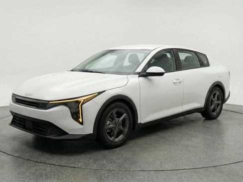 Used 2025 Kia K4 FWD image 3