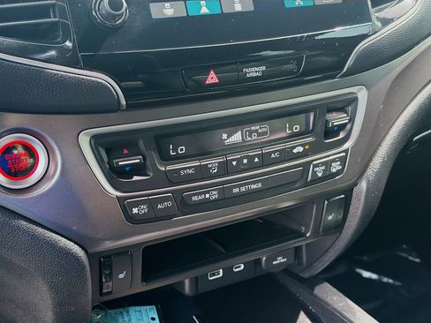 Certified 2025 Honda Passport EX-L image 14