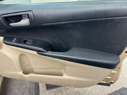 Used 2012 Toyota Camry LE FWD image 14