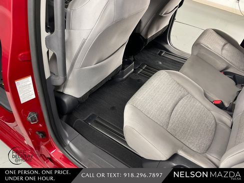 Used 2023 Toyota Sienna LE image 39