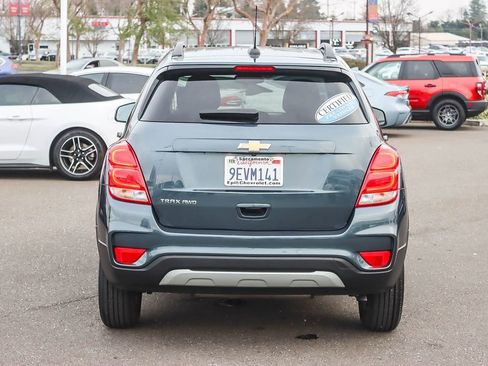 Certified 2022 Chevrolet Trax LT w/ LT Convenience Package image 3