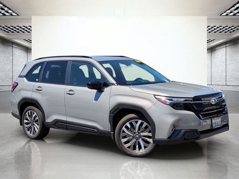 Used 2025 Subaru Forester Touring w/ Popular Package - Touring AWD/4WD image 2