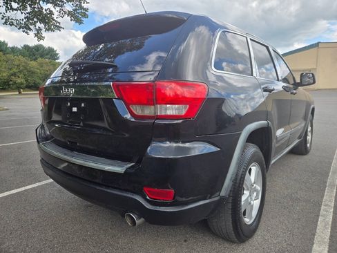 Used 2012 Jeep Grand Cherokee Laredo w/ Laredo E Group AWD/4WD image 9