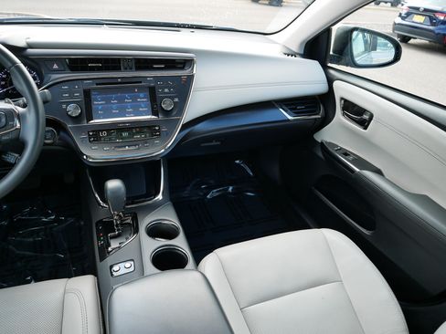 Used 2017 Toyota Avalon Limited w/ Four Season Package FWD image 11