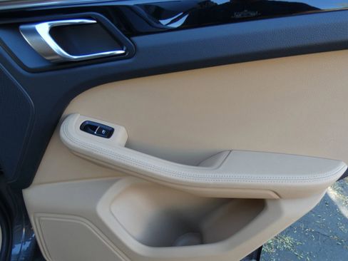 Used 2018 Porsche Macan Sport Edition image 36