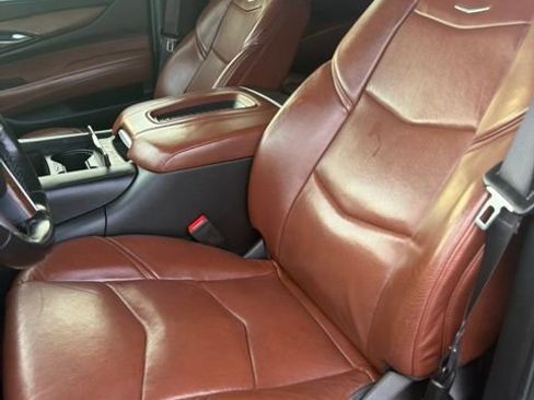 Used 2020 Cadillac Escalade Premium Luxury w/ Escalade Sport Edition AWD/4WD image 15