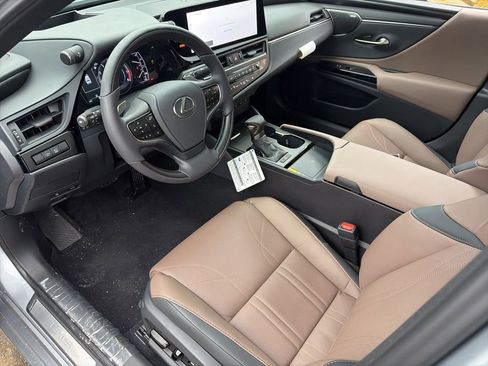 New 2025 Lexus ES 350 Ultra Luxury image 8