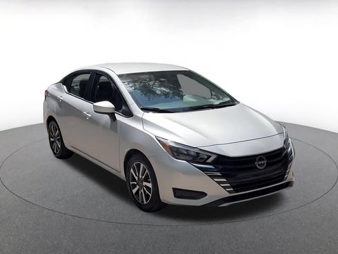 Used 2025 Nissan Versa SV FWD image 3