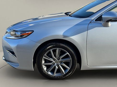 Used 2016 Lexus ES 300h image 16