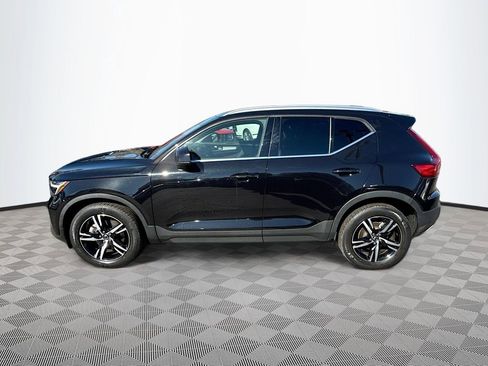 Used 2023 Volvo XC40 B5 Plus image 9