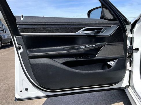 Used 2019 BMW 740i 740i w/ M Sport Package image 17