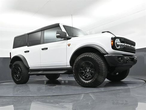 Certified 2025 Ford Bronco Badlands AWD/4WD image 31