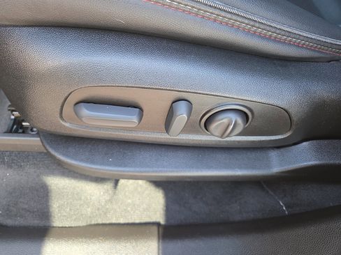 Used 2023 Chevrolet Traverse RS image 38