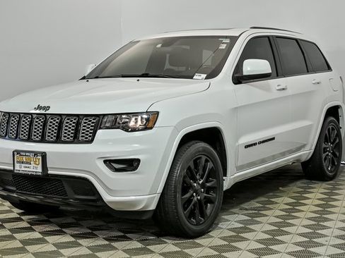 Used 2020 Jeep Grand Cherokee Altitude image 4