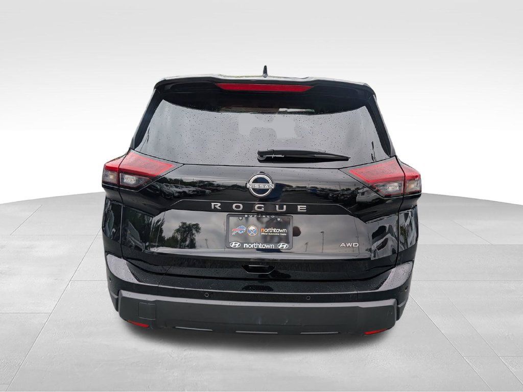 Used 2026 Nissan Rogue SV AWD/4WD image 14