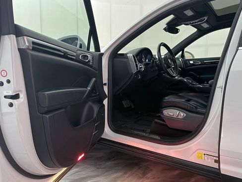 Used 2018 Porsche Cayenne S AWD/4WD image 16