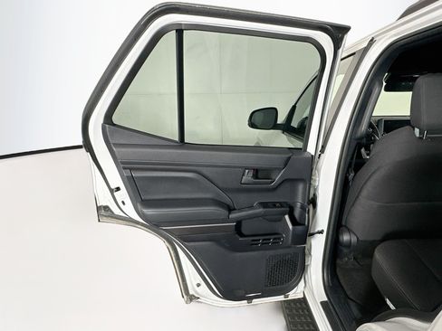 Used 2025 Toyota 4Runner SR5 AWD/4WD image 25