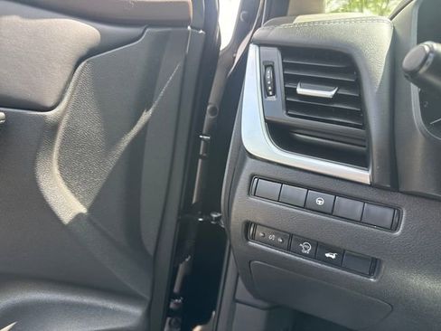Used 2023 Nissan Rogue SV w/ SV Premium B Package AWD/4WD image 35