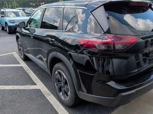 Used 2025 Nissan Rogue SV AWD/4WD image 5