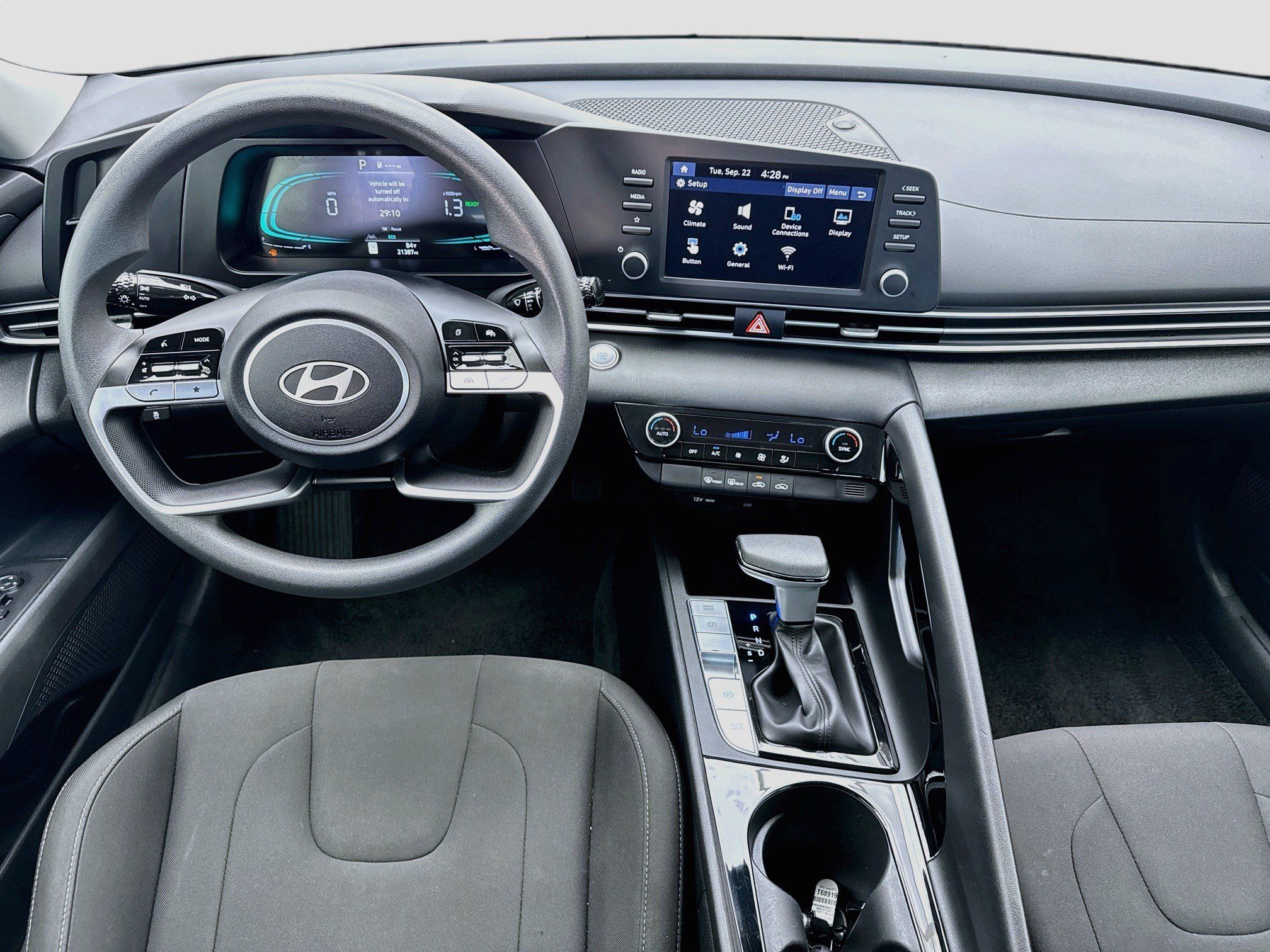 Used 2025 Hyundai Elantra Hybrid FWD image 14