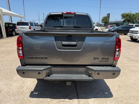 Used 2021 Nissan Frontier SV w/ Midnight Edition Floor Mats image 6
