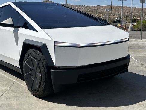 Used 2024 Tesla Cybertruck AWD Crew Cab image 12