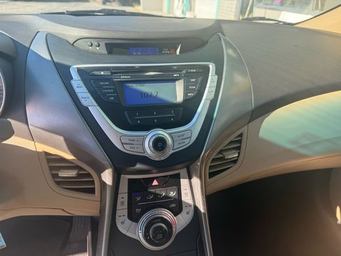 Used 2013 Hyundai Elantra GLS w/ Preferred Pkg image 8