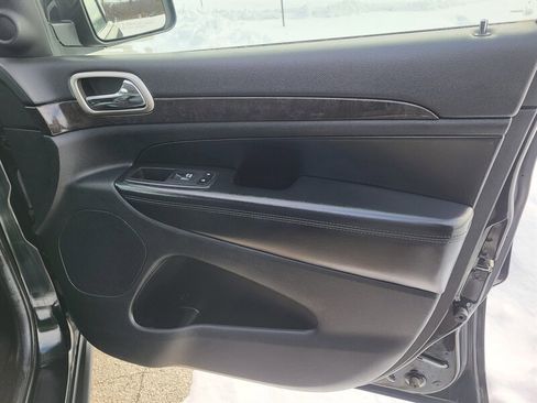 Used 2013 Jeep Grand Cherokee Laredo image 26