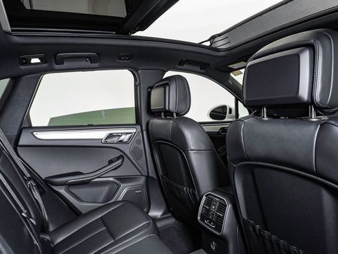 New 2026 Porsche Macan image 16