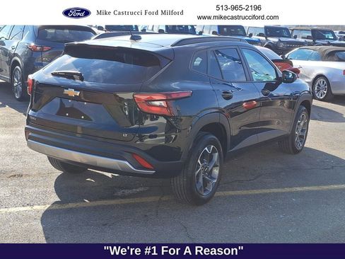 Used 2024 Chevrolet Trax LT w/ Driver Confidence Package image 5