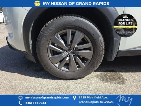 Used 2023 Nissan Pathfinder SV AWD/4WD image 31