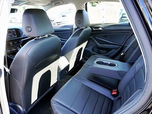 Used 2024 Volkswagen Jetta SE image 16