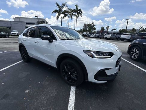 Used 2023 Honda HR-V Sport image 2