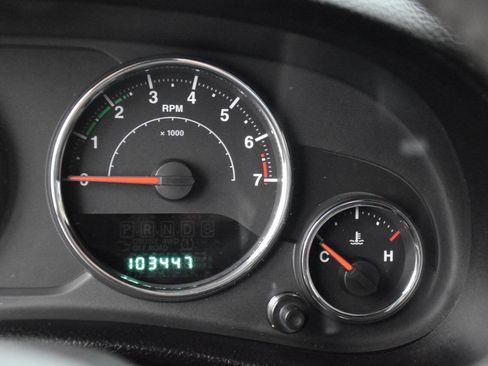 Used 2014 Jeep Wrangler Unlimited Sahara w/ Max Tow Package AWD/4WD image 20