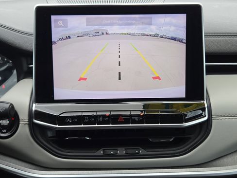 Used 2025 Jeep Compass Limited image 19