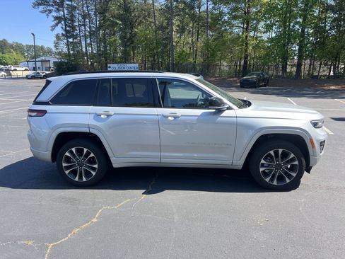 Used 2024 Jeep Grand Cherokee Overland w/ Luxury Tech Group IV image 9