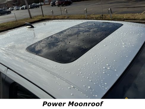 Used 2024 Nissan Frontier SL w/ Technology Package image 11