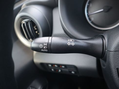 New 2025 Nissan Kicks Play S image 18