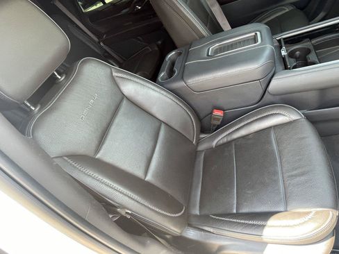 Used 2022 GMC Yukon Denali AWD/4WD image 32