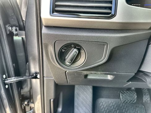 Used 2022 Volkswagen Atlas Cross Sport SE image 18