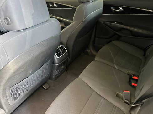 Used 2017 Kia Sorento FWD w/ LX Convenience Package image 13
