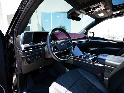 Used 2025 Cadillac Escalade ESV Sport Platinum w/ LPO, Floor Liner Package AWD/4WD image 28