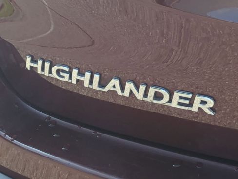 Used 2019 Toyota Highlander LE AWD/4WD image 12