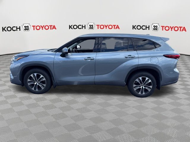 Used 2021 Toyota Highlander XLE AWD/4WD image 4