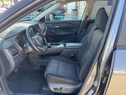 Used 2025 Nissan Rogue SV FWD image 29