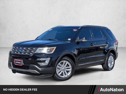 Used 2017 Ford Explorer XLT w/ Equipment Group 201A FWD image 1