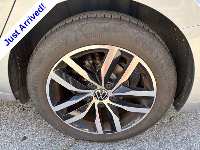 Used 2025 Volkswagen Jetta SE FWD image 14
