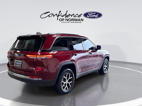 Used 2025 Jeep Grand Cherokee Limited image 8