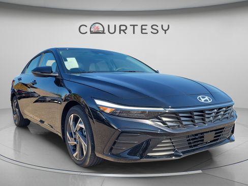New 2026 Hyundai Elantra Limited FWD image 4